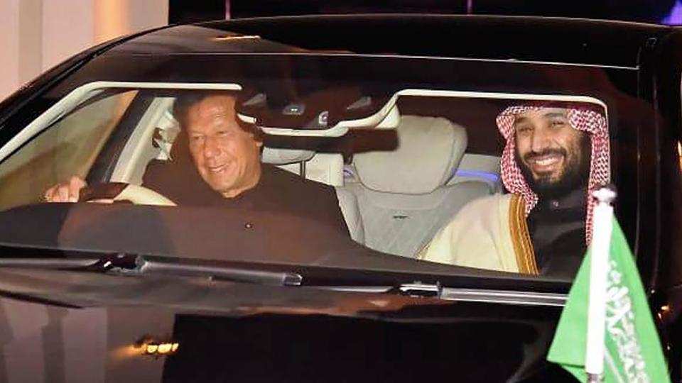 पाकिस्तान के पीएम इमरान खान बने सऊदी अरब के प्रिंस मोहम्मद बिन सलमान के ड्राइवर