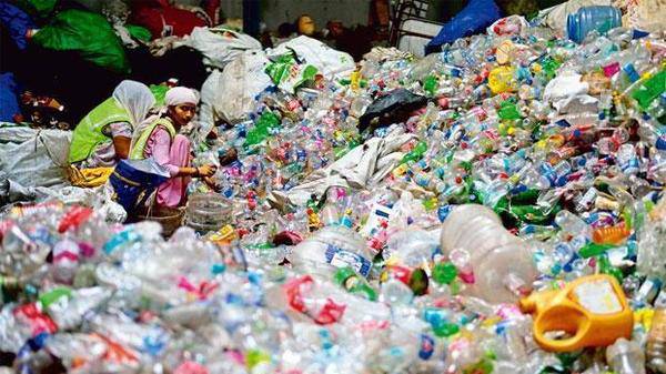 Plastic Ban In India : गांधी जयंती के मौके पर सरकार प्लास्टिक बैन पर ले सकती है बड़ा फैसला, ये उत्पाद होंगे बंद