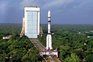 19gslv-d6-being-moved-vehicle-assembly-building-to-launch-pad 3