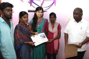 201812030316433628_Collector-hands-over-new-house-to-orphaned-siblings_SECVPF 3