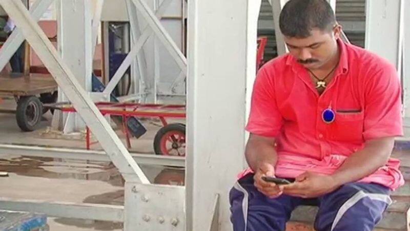 Kerala Coolie Success Story : रेलवे स्टेशन का कुली जिसका सपना था सूट-बूट पहनना, इंटरनेट की मदद से की पढ़ाई और बना PCS अधिकारी 2