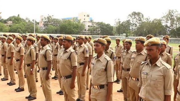 Vishal singh ias : रोजाना 2 घंटे की पढ़ाई कर यूपी पुलिस का हवलदार बना IPS अधिकारी, यूपीएससी परीक्षा में हासिल की 242वीं रैंक 2