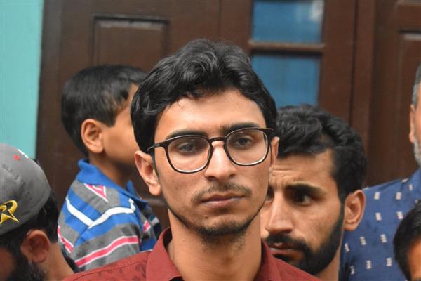 Tanveer Ahmad Khan ies : पिता ने रिक्शा चलाकर बेटे को पढ़ाया, यूपीएससी परीक्षा में दूसरी रैंक हासिल कर किया टॉप 1
