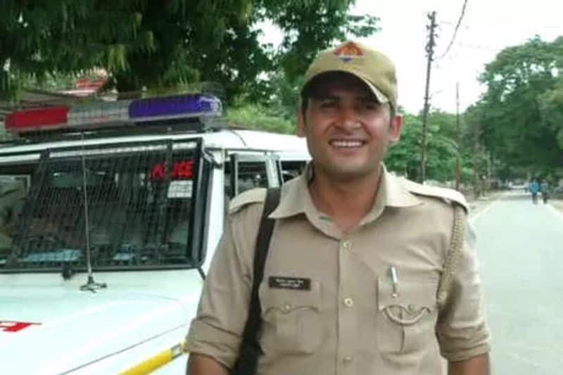 Vishal singh ias : रोजाना 2 घंटे की पढ़ाई कर यूपी पुलिस का हवलदार बना IPS अधिकारी, यूपीएससी परीक्षा में हासिल की 242वीं रैंक 3