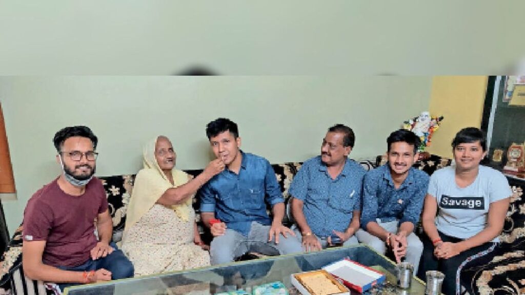 Divyanshu singal ias : 23 साल की उम्र में पास की यूपीएससी परीक्षा, 60वीं रैंक हासिल कर बनें आईएएस अधिकारी 3