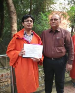 Atul-Prakash-with-his-father 3