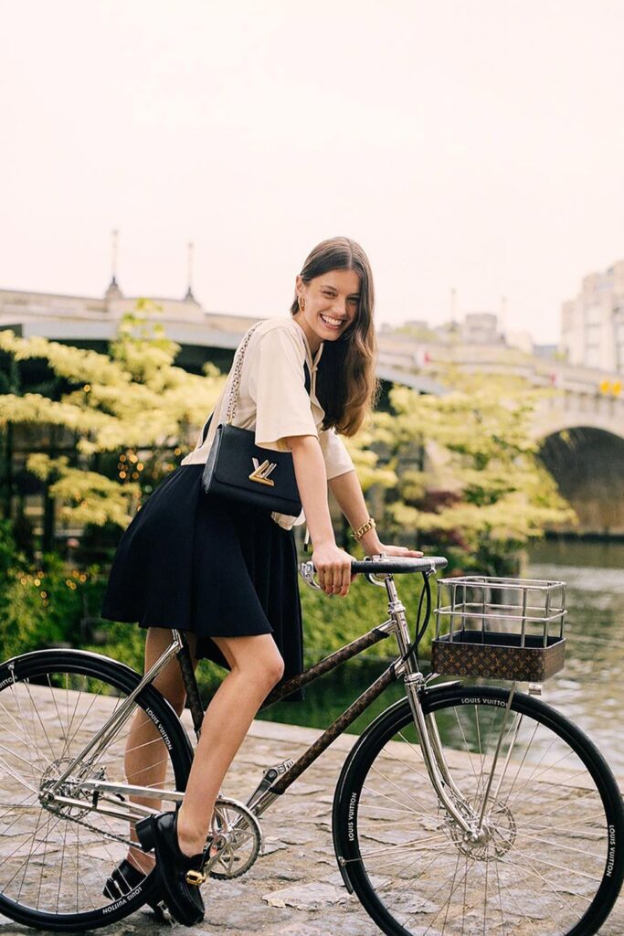 Louis Vuitton cycle : इस साइकिल की कीमत जानकर आप माथा पकड़ लेंगे, सोशल मीडिया में तस्वीरें हुई वायरल 2