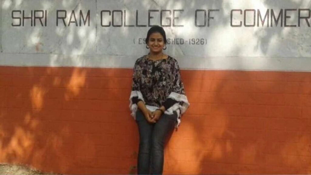 IAS Ritika Jindal : upsc परीक्षा की तैयारी के दौरान पिता के फेफड़ों में हुआ कैंसर, परिवार का सपना पूरा करने के लिए की मेहनत से पढ़ाई कर हासिल की सफलता 1