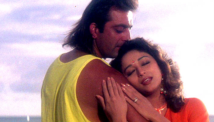 Madhuri Dixit Sanjay Dutt Love Affair : जब संजय दत्त ने अपनी पत्नी और मासूम बेटी को माधुरी दीक्षित की वजह से छोड़ दिया था, एक दूसरे के प्यार में पड़ गए थे ये सितारे 1