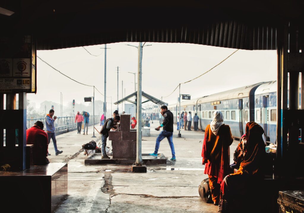 Railway Ticket Transfer : रेलवे में सफर करने वाले यात्रियों के लिए खुशखबरी, अब अपनी टिकट कर पाएंगे ट्रांसफर 1