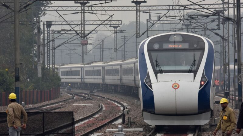 Vande Bharat : वंदे भारत बहुत जल्द बनेगी भारतीय रेलवे की प्रीमियम ट्रेन, इस ट्रेन को भी छोड़ देगी पीछे